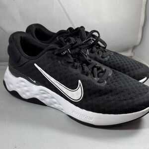 Women’s Nike Renew Ride 3 Black and White Athletic Shoe. Size 7.5 DC8184-001